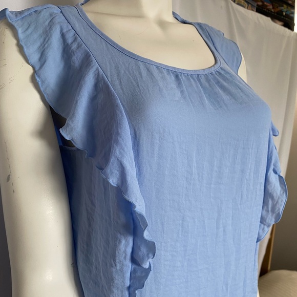 🌸 3/$20🌸Sleeveless blouse - Picture 3 of 3